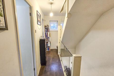 48 Emerald Close, London, E16 3TS