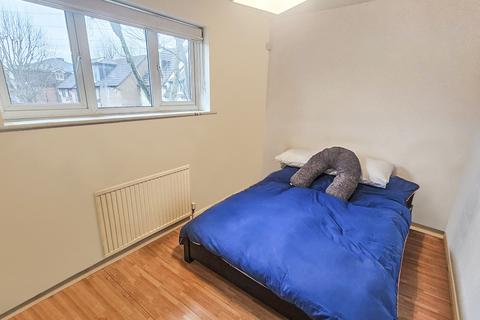 48 Emerald Close, London, E16 3TS