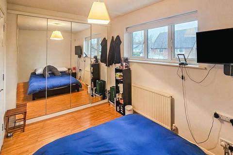 48 Emerald Close, London, E16 3TS