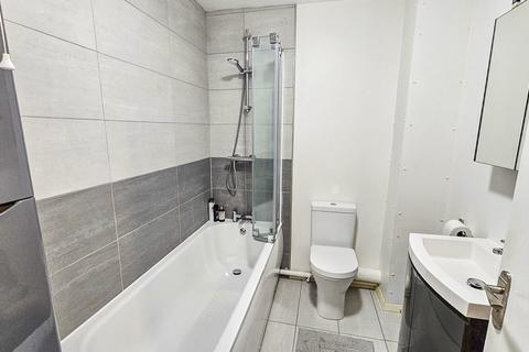 48 Emerald Close, London, E16 3TS