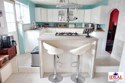 2 The Avenue, Askern, Doncaster, DN6 0BQ