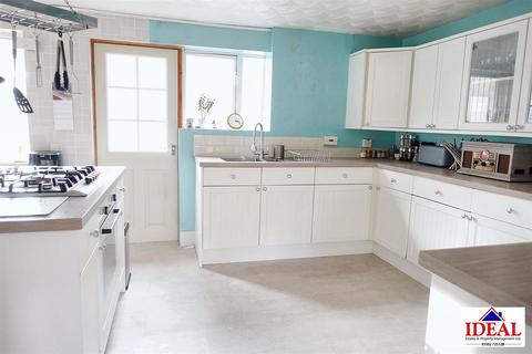 2 The Avenue, Askern, Doncaster, DN6 0BQ