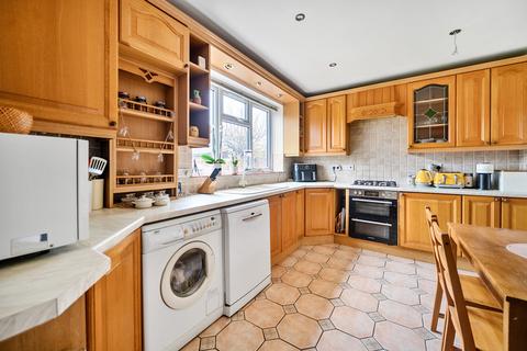 88 Burnet Avenue, Guildford, GU1 1YF
