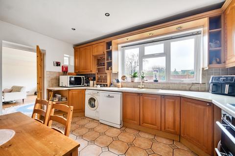 88 Burnet Avenue, Guildford, GU1 1YF
