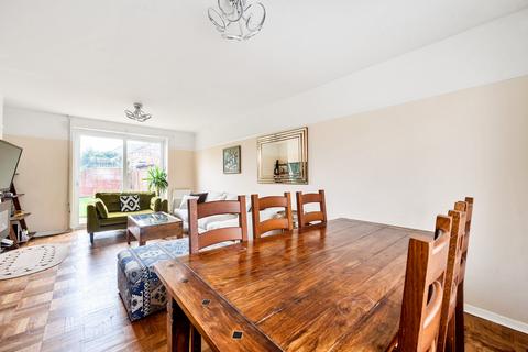 88 Burnet Avenue, Guildford, GU1 1YF