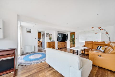 88 Burnet Avenue, Guildford, GU1 1YF
