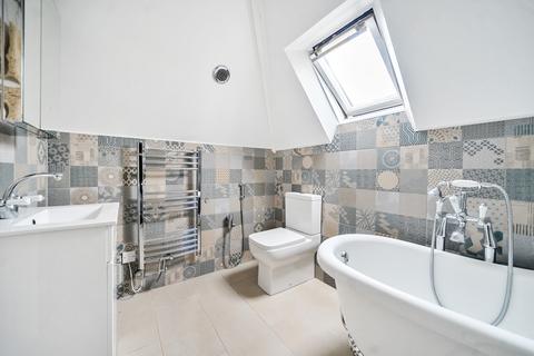 88 Burnet Avenue, Guildford, GU1 1YF