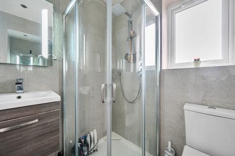 88 Burnet Avenue, Guildford, GU1 1YF