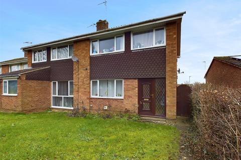 3 bedroom semi-detached house for sale, Linnet Close, Abbeydale, Gloucester