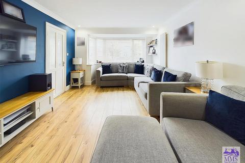 45 Lingley Drive, Wainscott, Rochester, ME2 4ND