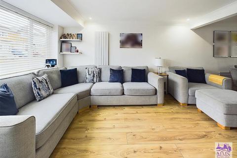 45 Lingley Drive, Wainscott, Rochester, ME2 4ND