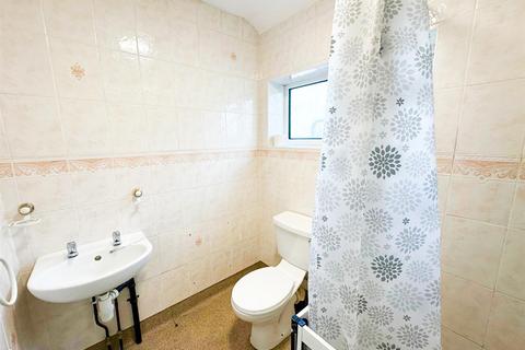 2 bedroom bungalow for sale, Kings Drive, Bradford