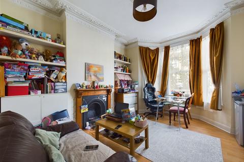 2 bedroom flat to rent, Swallowfield Road, Greenwich