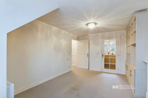 1 bedroom flat for sale, Elm Grove, Epsom, Surrey. KT18