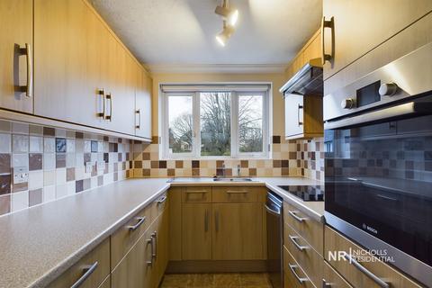 1 bedroom flat for sale, Elm Grove, Epsom, Surrey. KT18