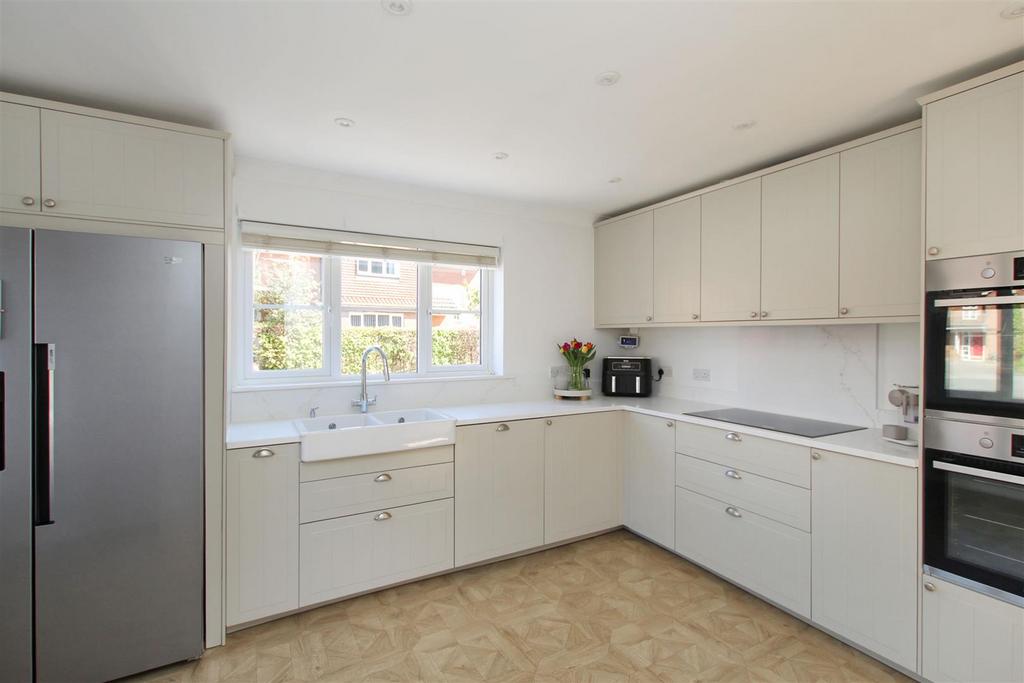Kitchen - 2.JPG