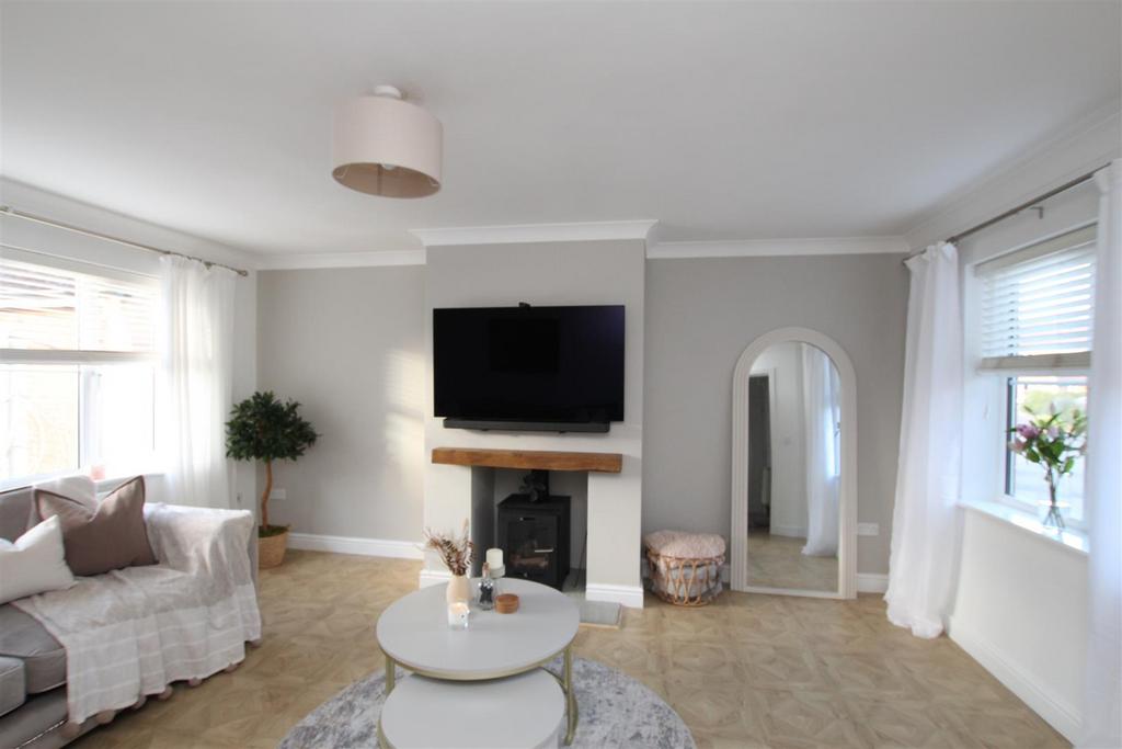 Living Room - c.JPG