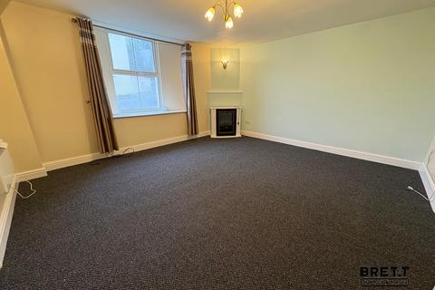 Studio to rent, Flat 9 Ashleigh House, Victoria Road, Pembroke Dock, Pembrokeshire. SA72 6XJ