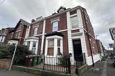 1 bedroom in a house share to rent, 22 College Grove Road, Wakefield WF1