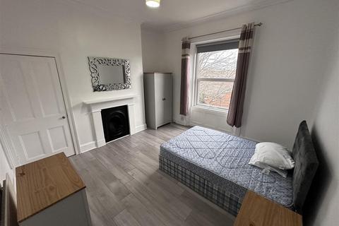 1 bedroom in a house share to rent, 22 College Grove Road, Wakefield WF1