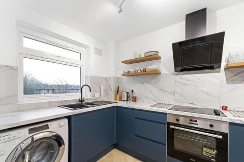 2 bedroom flat for sale, Ellesmere Court, Burnt Ash Hill, London