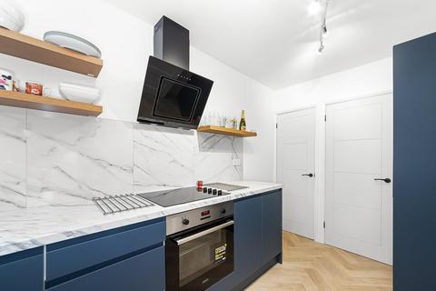 2 bedroom flat for sale, Ellesmere Court, Burnt Ash Hill, London