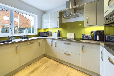 14 Beaumont Road, Longlevens, Gloucester, GL2 0EJ