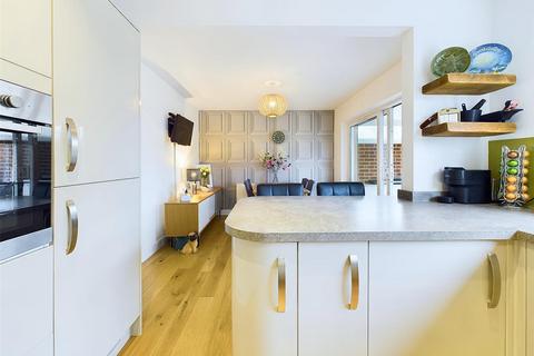 14 Beaumont Road, Longlevens, Gloucester, GL2 0EJ