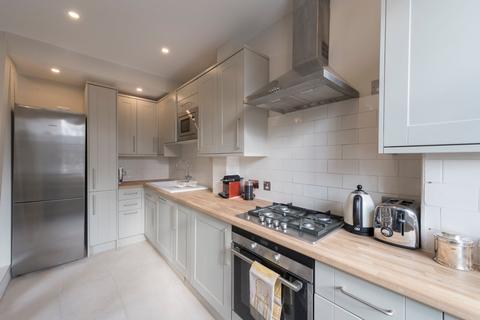 2 bedroom flat for sale, Bassett Road, London