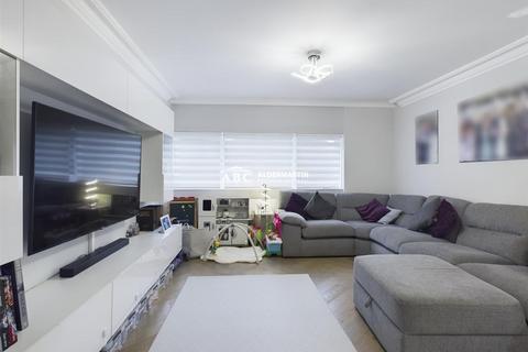 3 bedroom flat for sale, Lodge Close, Canons Drive, Edgware