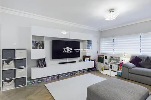 3 bedroom flat for sale, Lodge Close, Canons Drive, Edgware