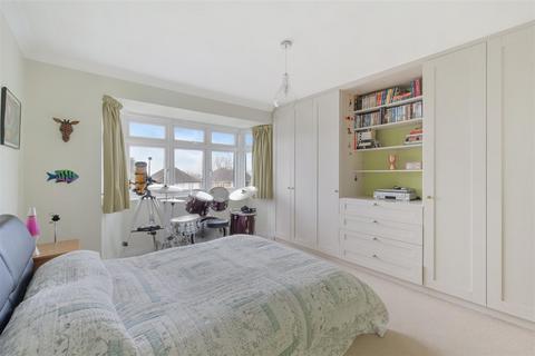3 Colman Close, Epsom, KT18 5UT
