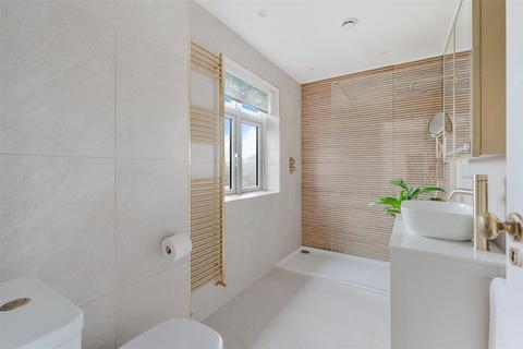 3 Colman Close, Epsom, KT18 5UT