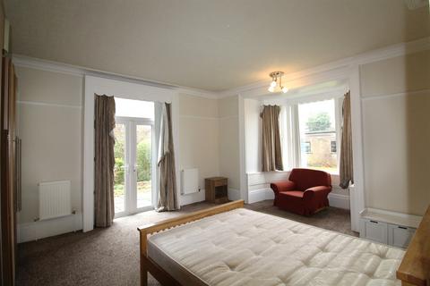 1 bedroom apartment to rent, 4 Cliff Road, LS6