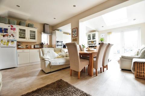 3 bedroom end of terrace house for sale, Lewis Road, Bristol