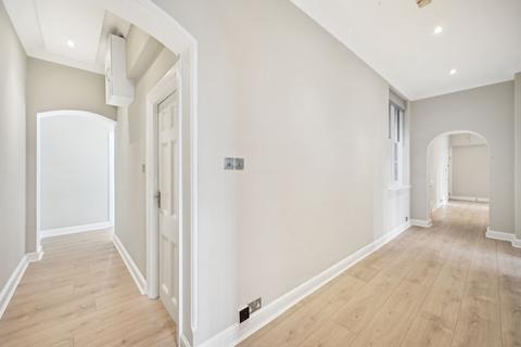 3 bedroom apartment to rent, Green Street, London