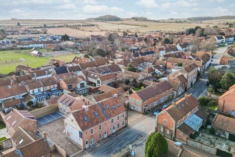 undefined, Chain Free Duplex Apartment in the Centre of Burnham Market