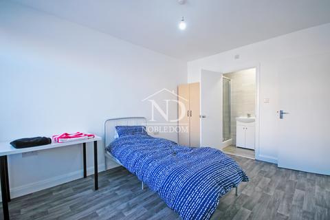 2 bedroom flat for sale, Hounslow, TW3