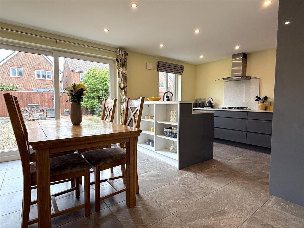 Dining kitchen