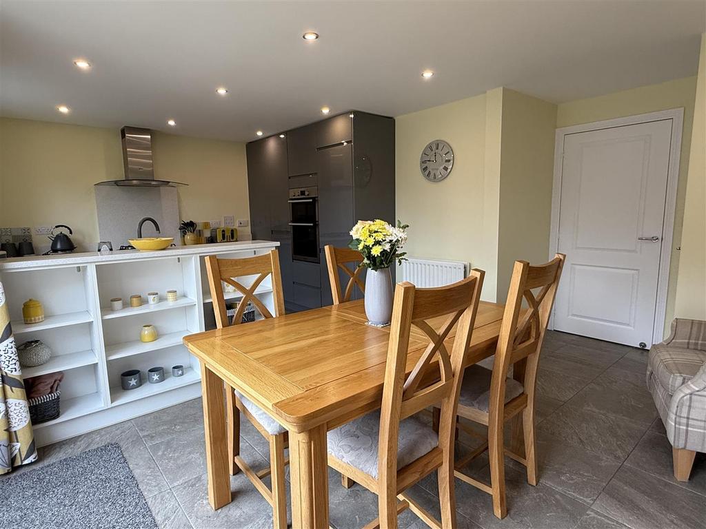 Dining kitchen