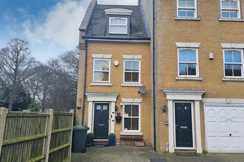 3 bedroom end of terrace house for sale, High Street, Gorleston