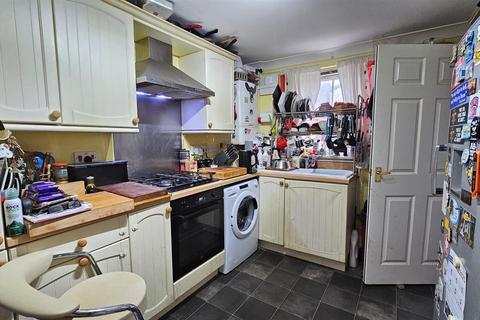 3 bedroom end of terrace house for sale, High Street, Gorleston