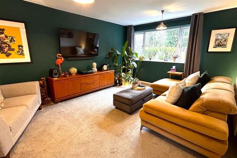 32 Chalgrove Avenue, Birmingham, B38 8YP