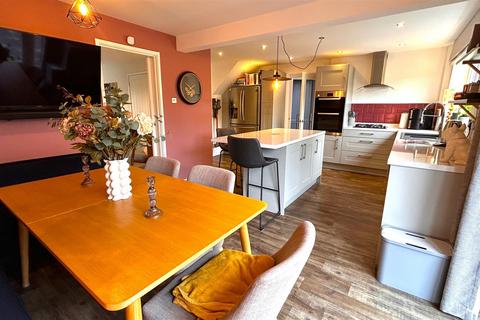 32 Chalgrove Avenue, Birmingham, B38 8YP