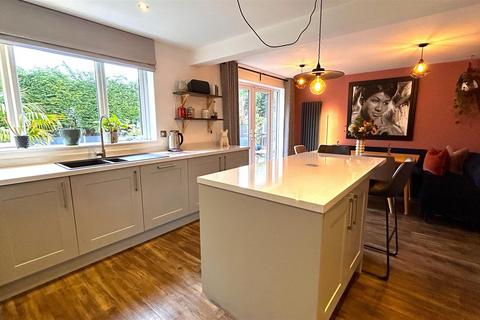 32 Chalgrove Avenue, Birmingham, B38 8YP