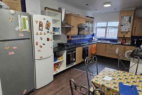 Studio to rent, Westbury Avenue, London N22