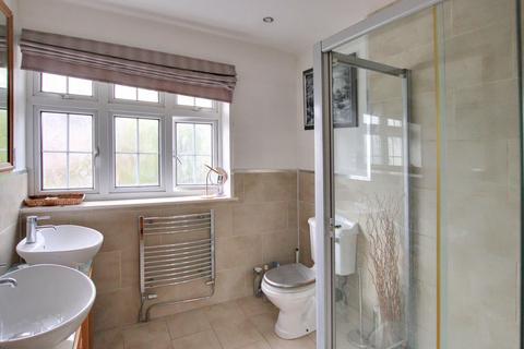 25 Pinewood Close, Croydon, CR0 5EX