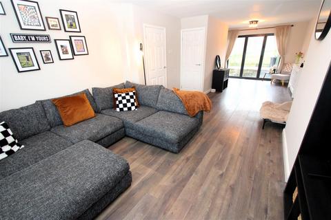 1 Ashlar Grove, Queensbury, Bradford, BD13 2SP