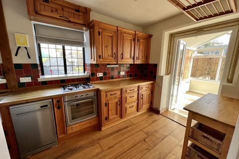 2 bedroom end of terrace house to rent, New Cottage, Pen-y-Fai CF31