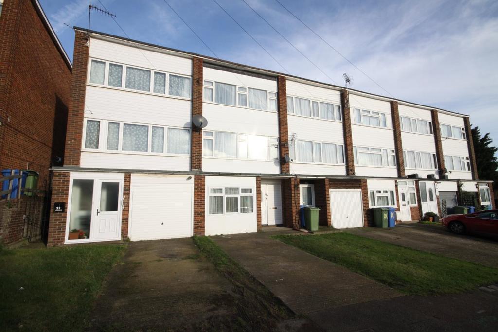 Spacious Four-Bedroom Townhouse in a Peaceful Sit